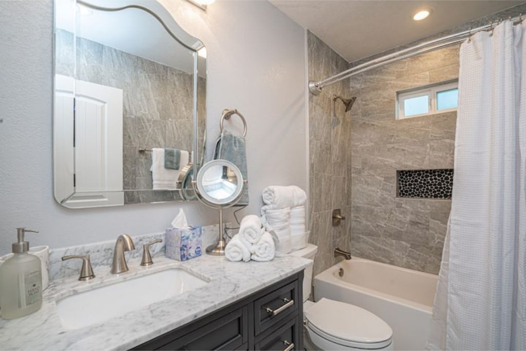 Photo of Bathroom in Lincoln Acres