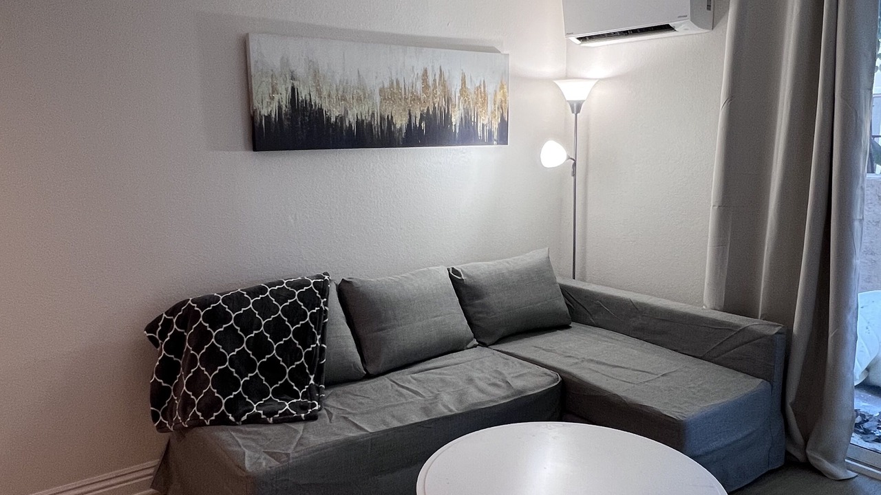 Photo of Livingroom in University City