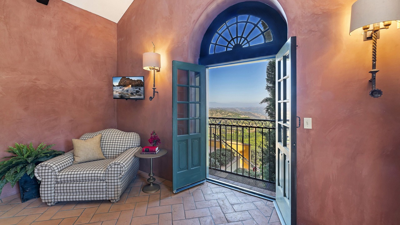 Photo of Livingroom in Murrieta
