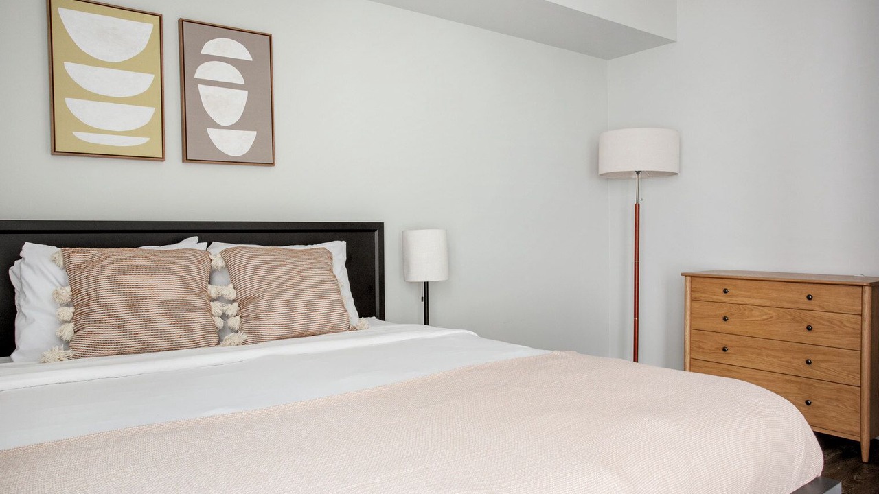 Photo of Bedroom in NoHo Arts District