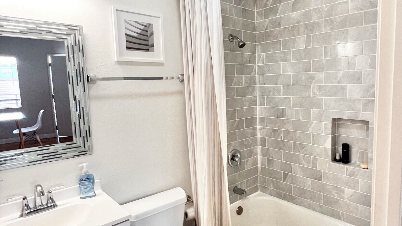 Photo of Bathroom in Carthay Circle