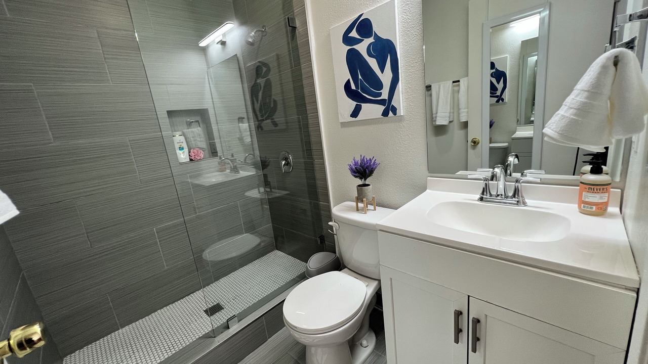 Photo of Bathroom in Carthay Circle