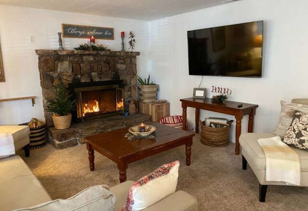 Photo of Livingroom in Fawnskin