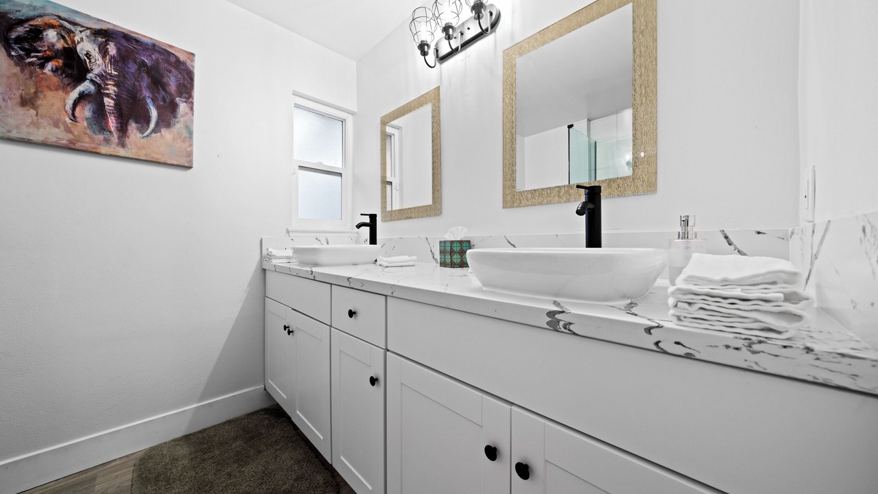 Photo of Bathroom in Orange