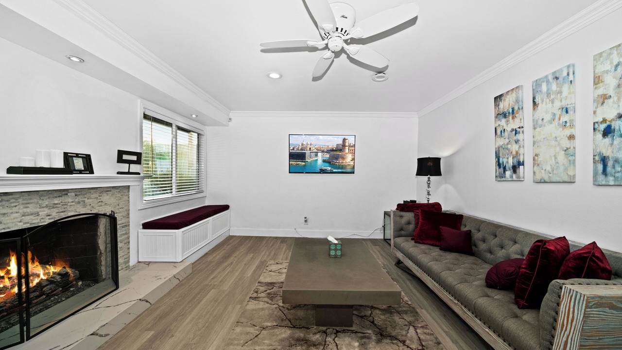 Photo of Livingroom in Orange