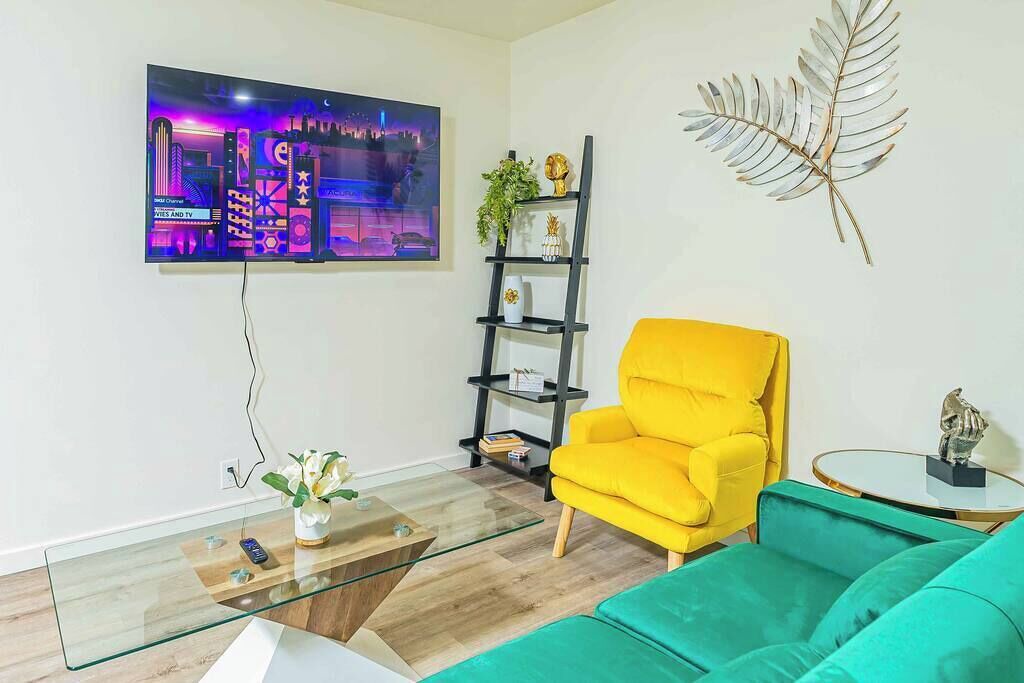Photo of Livingroom in Altadena