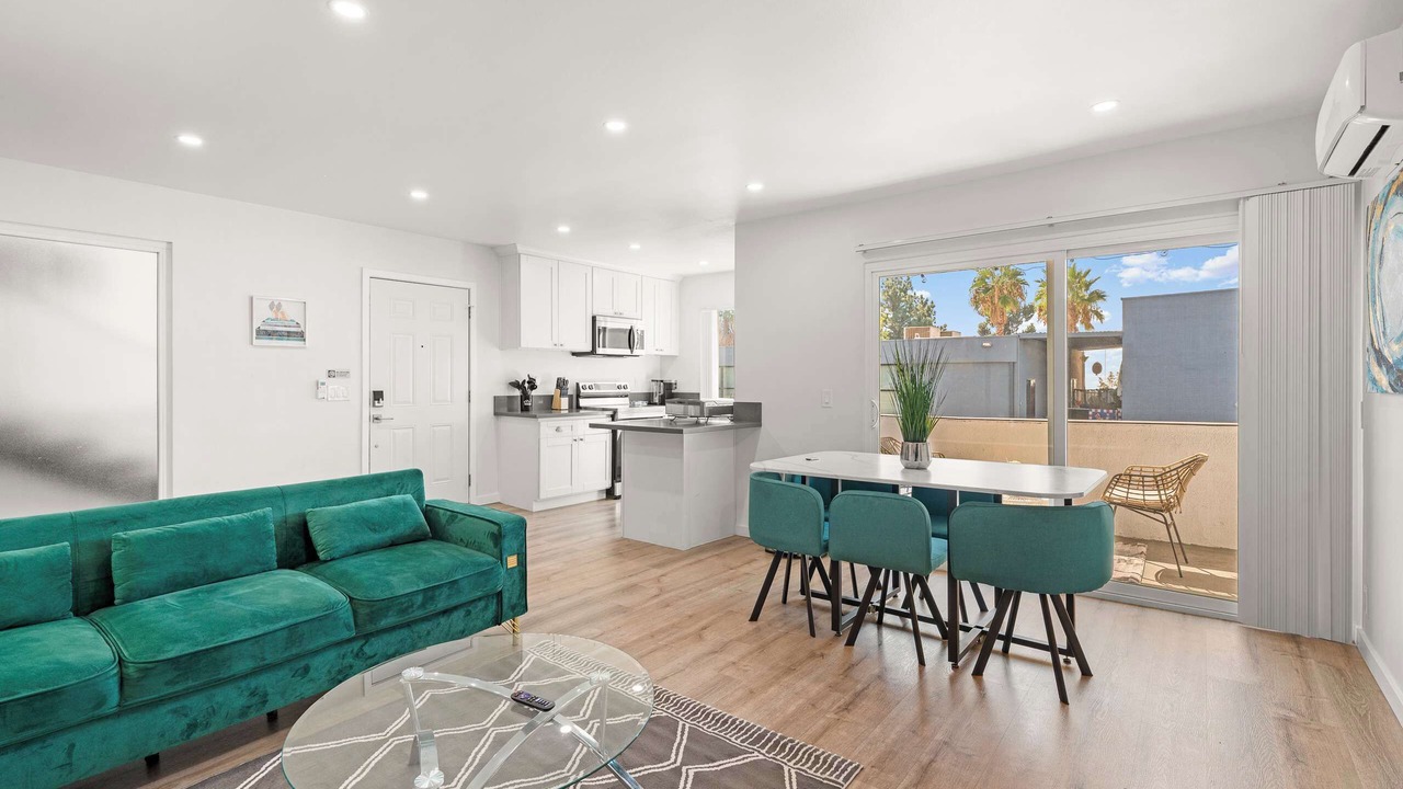 Photo of Livingroom in Altadena