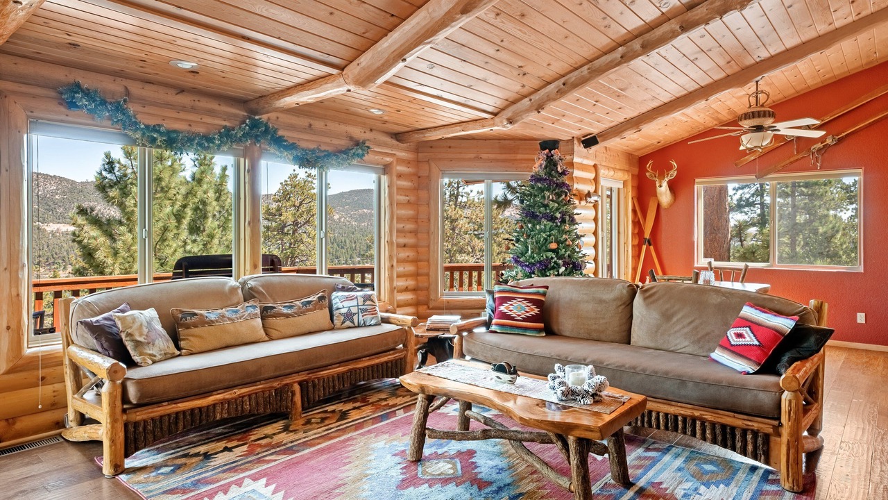 Photo of Livingroom in Castle Glen Estates
