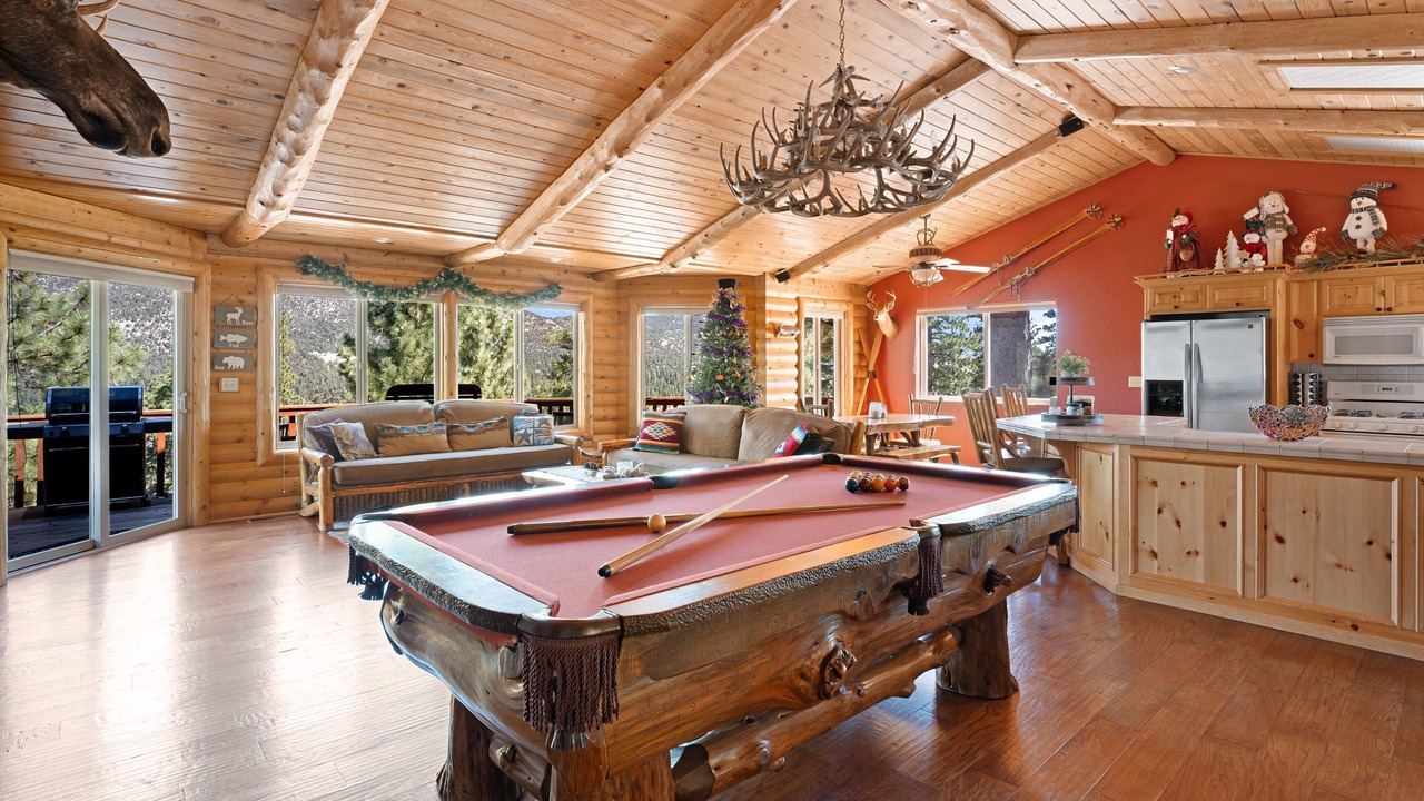 Photo of Livingroom in Castle Glen Estates