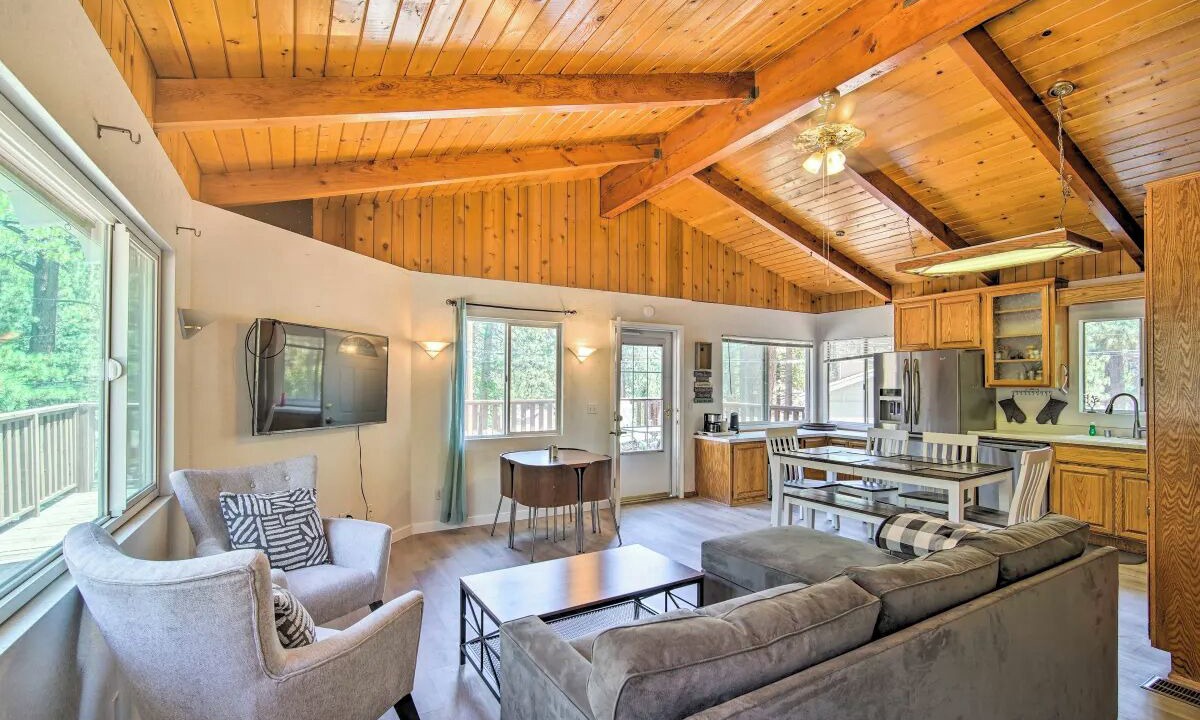 Photo of Bedroom in Wrightwood