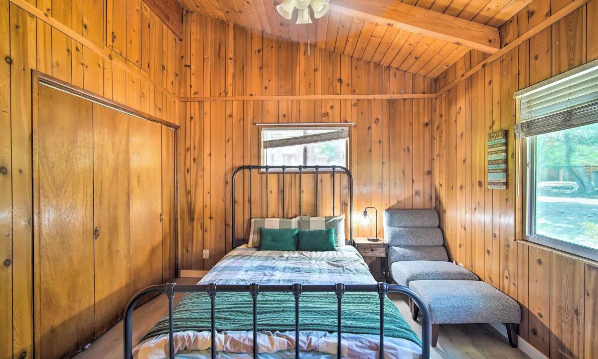 Photo of Bedroom in Wrightwood