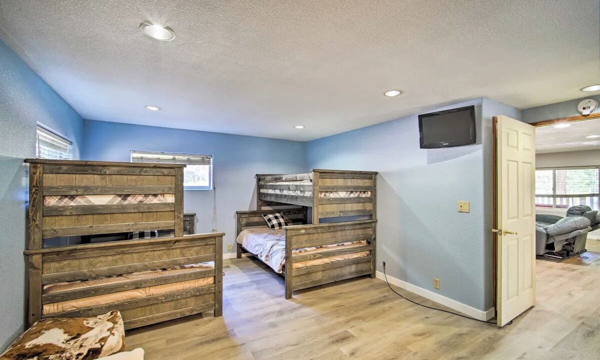 Photo of Bedroom in Wrightwood