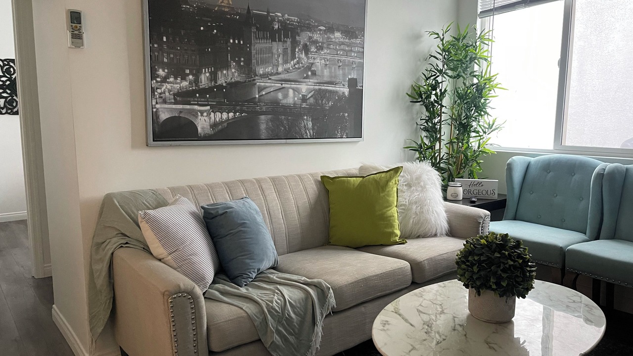 Photo of Livingroom in Pico-Union