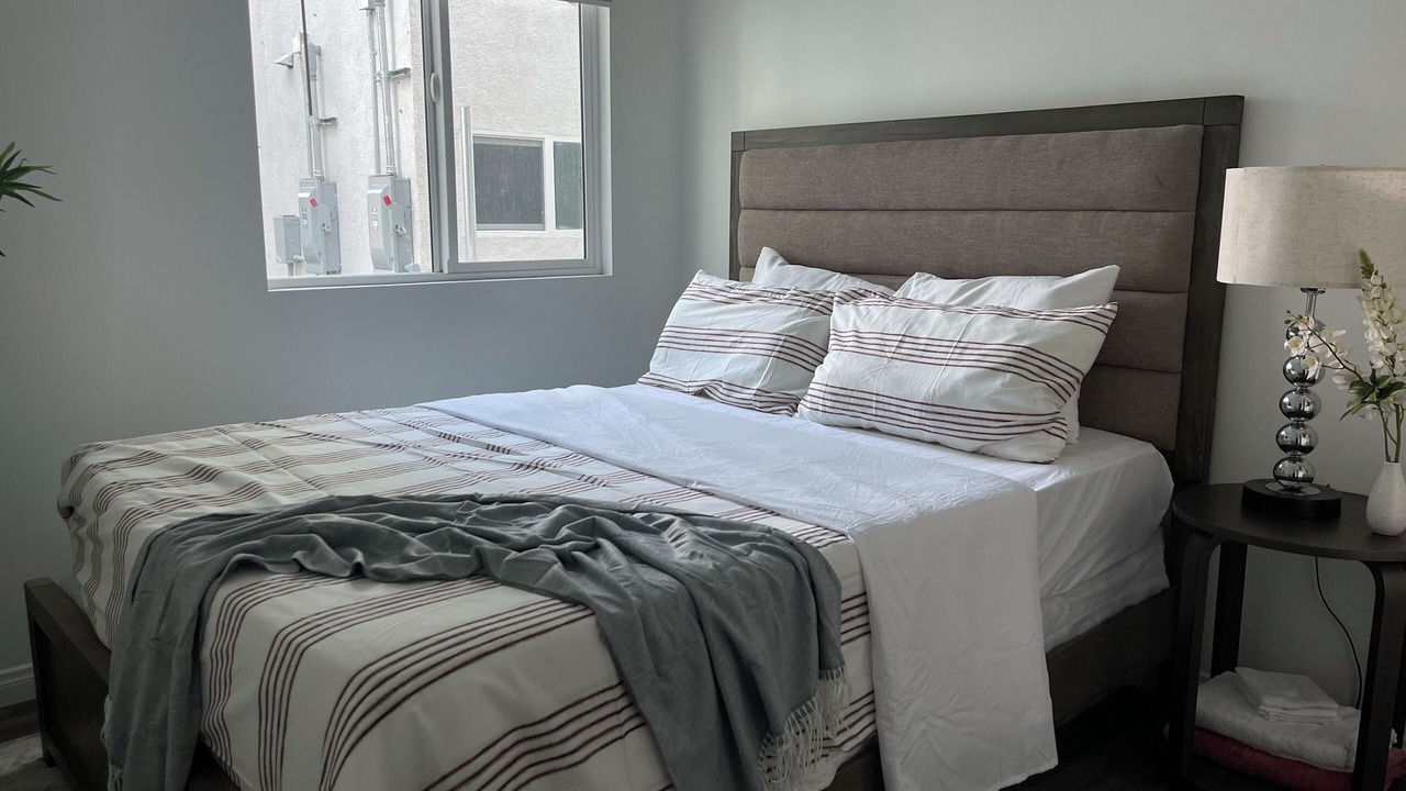 Photo of Bedroom in Pico-Union