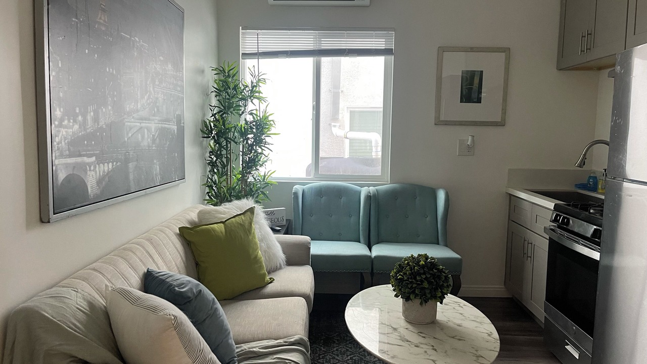 Photo of Livingroom in Pico-Union