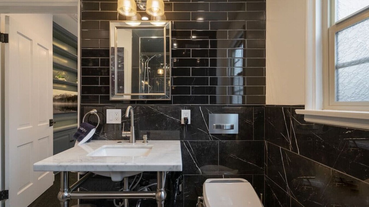 Photo of Bathroom in Harbor
