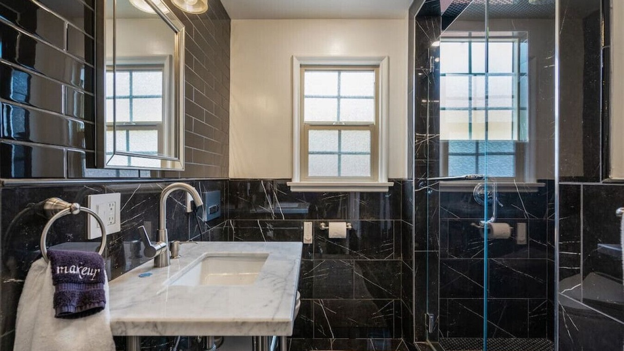 Photo of Bathroom in Harbor