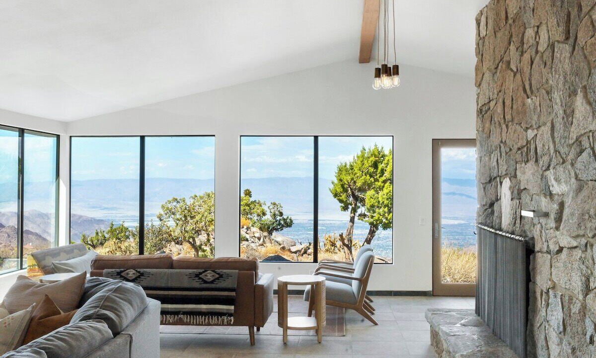 Photo of Livingroom in Mountain Center