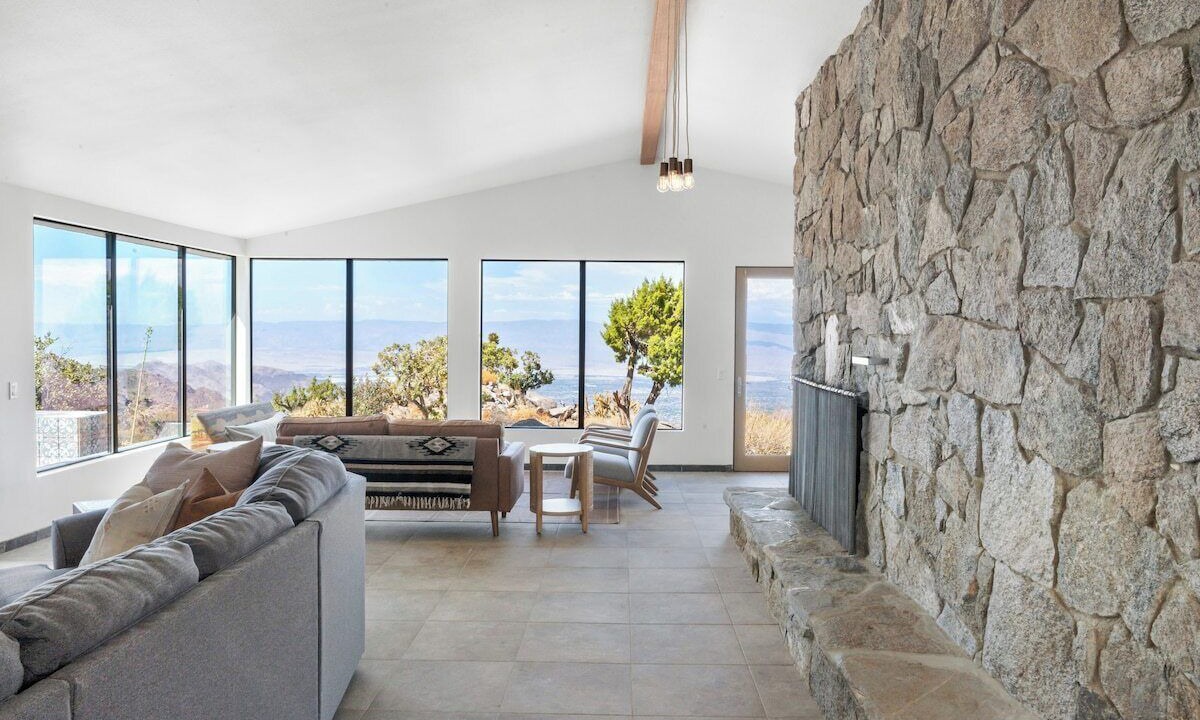 Photo of Livingroom in Mountain Center