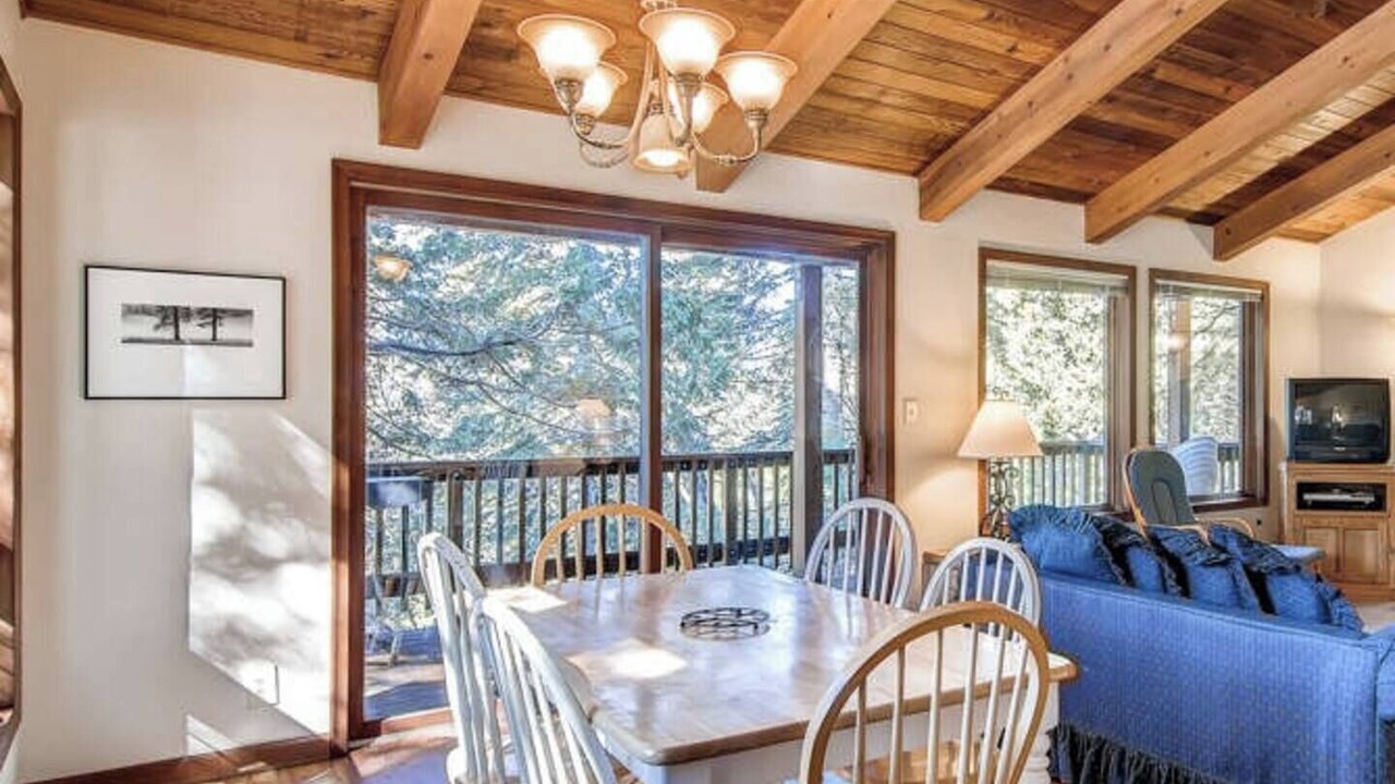 Photo of Livingroom in Yosemite West