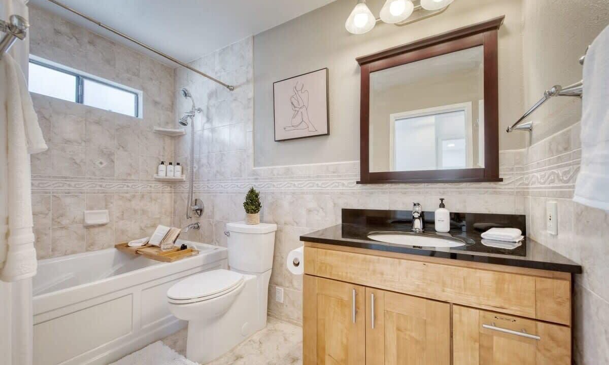 Photo of Bathroom in Edgemar - Pacific Manor