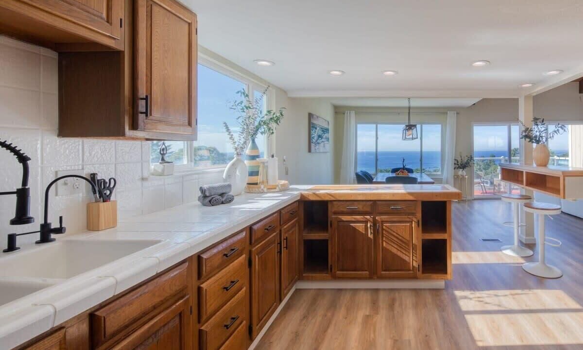 Photo of Kitchen in Edgemar - Pacific Manor