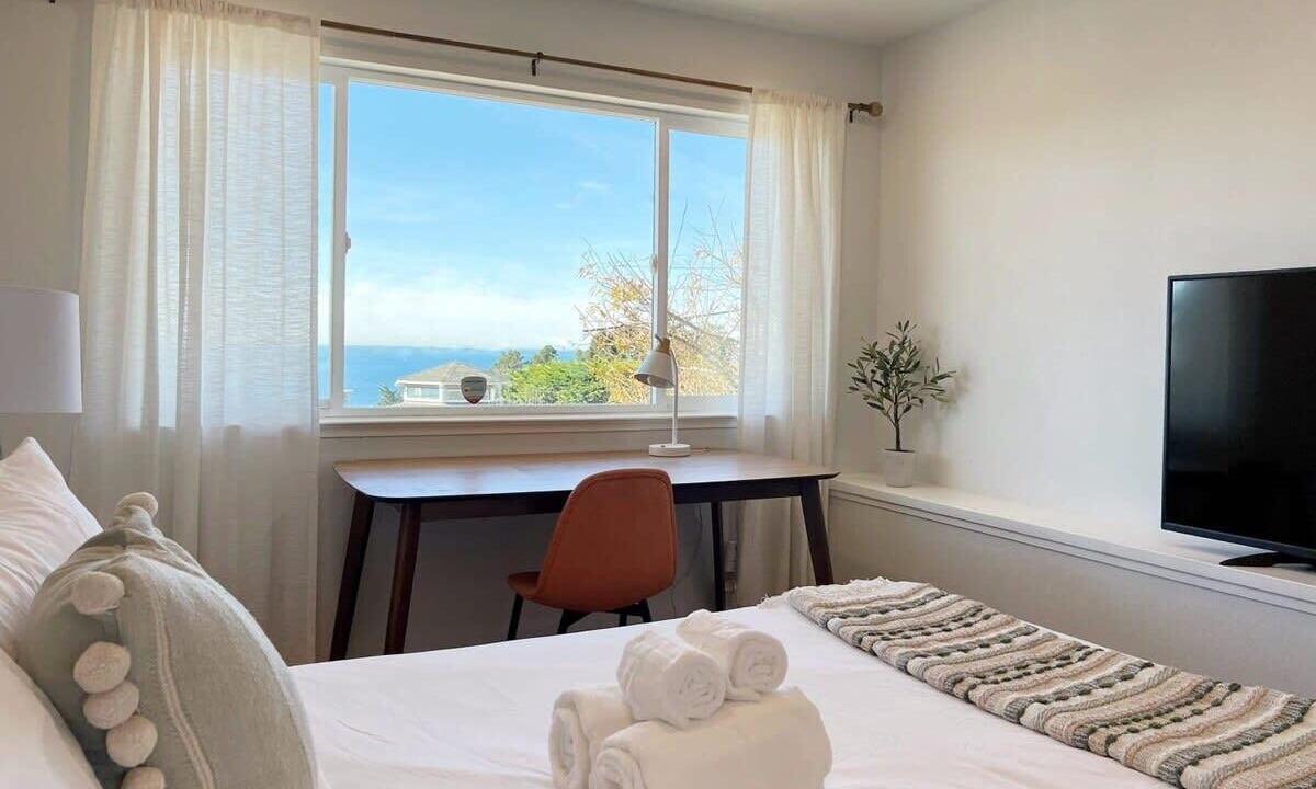 Photo of Bedroom in Edgemar - Pacific Manor