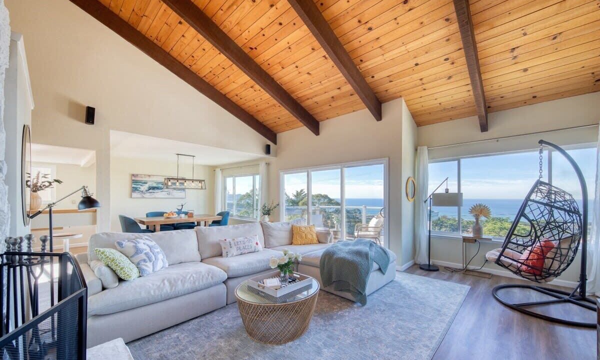 Photo of Livingroom in Edgemar - Pacific Manor