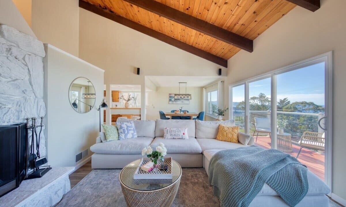 Photo of Livingroom in Edgemar - Pacific Manor