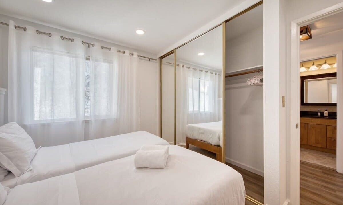 Photo of Bedroom in Edgemar - Pacific Manor