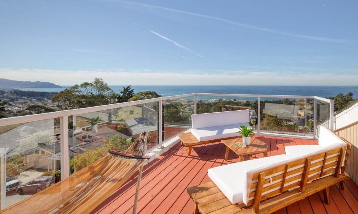 Photo of Patio Balcony in Edgemar - Pacific Manor