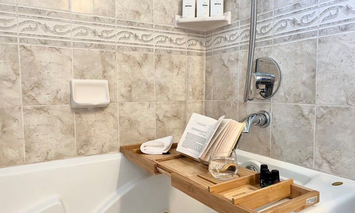 Photo of Bathroom in Edgemar - Pacific Manor