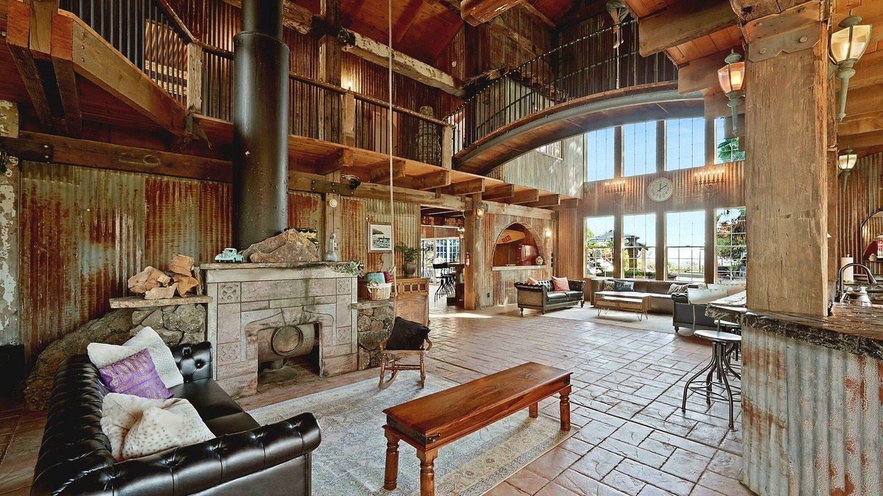 Photo of Livingroom in Lakeport