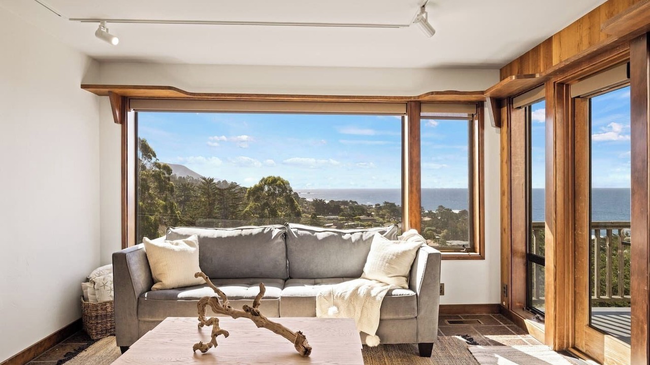Photo of Livingroom in Carmel Highlands