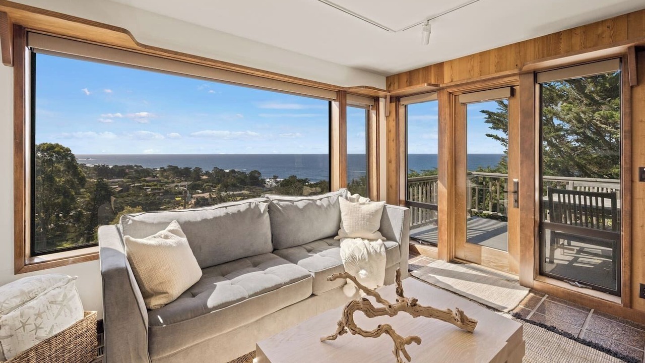 Photo of Livingroom in Carmel Highlands