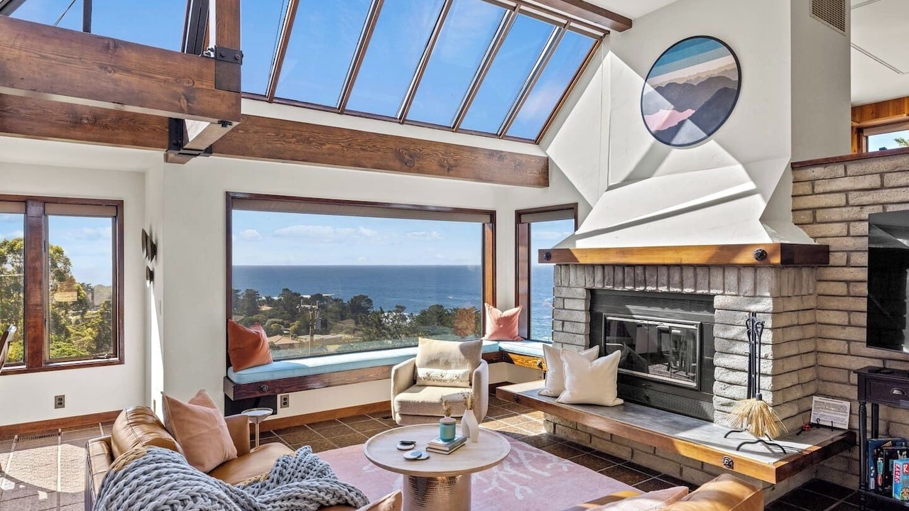 Photo of Livingroom in Carmel Highlands