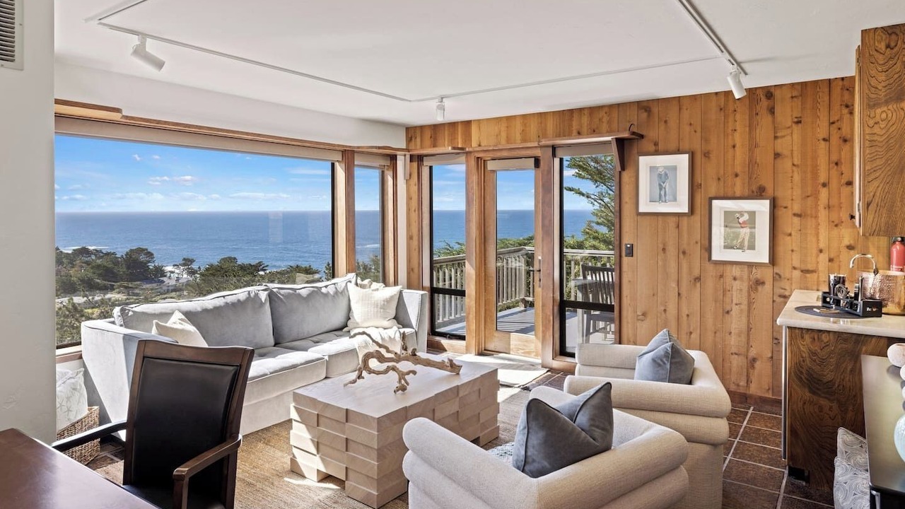 Photo of Livingroom in Carmel Highlands