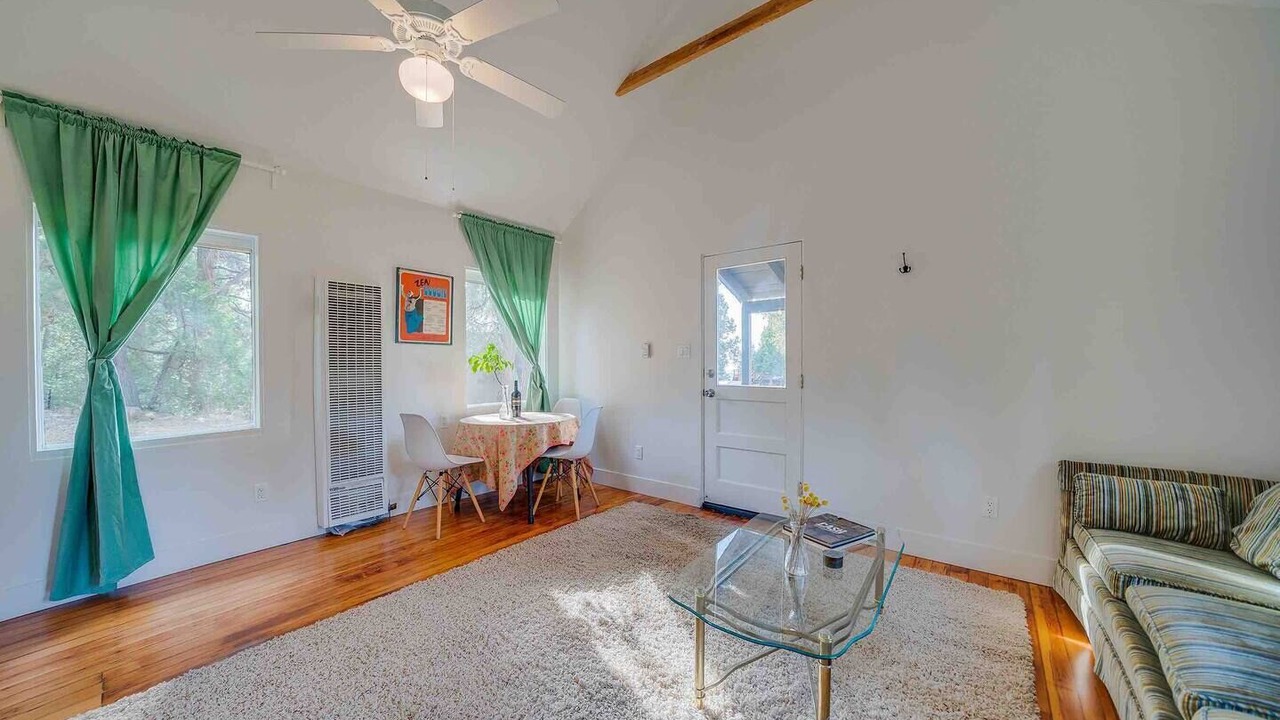 Photo of Bedroom in Twin Peaks