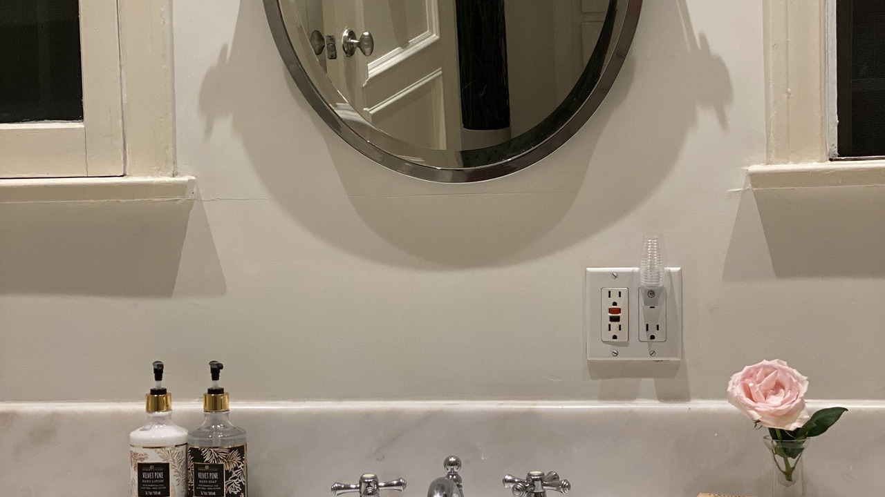 Photo of Bathroom in Greater Wilshire - Hancock Park