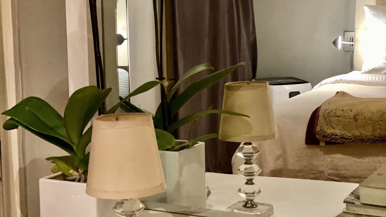 Photo of Bedroom in Greater Wilshire - Hancock Park