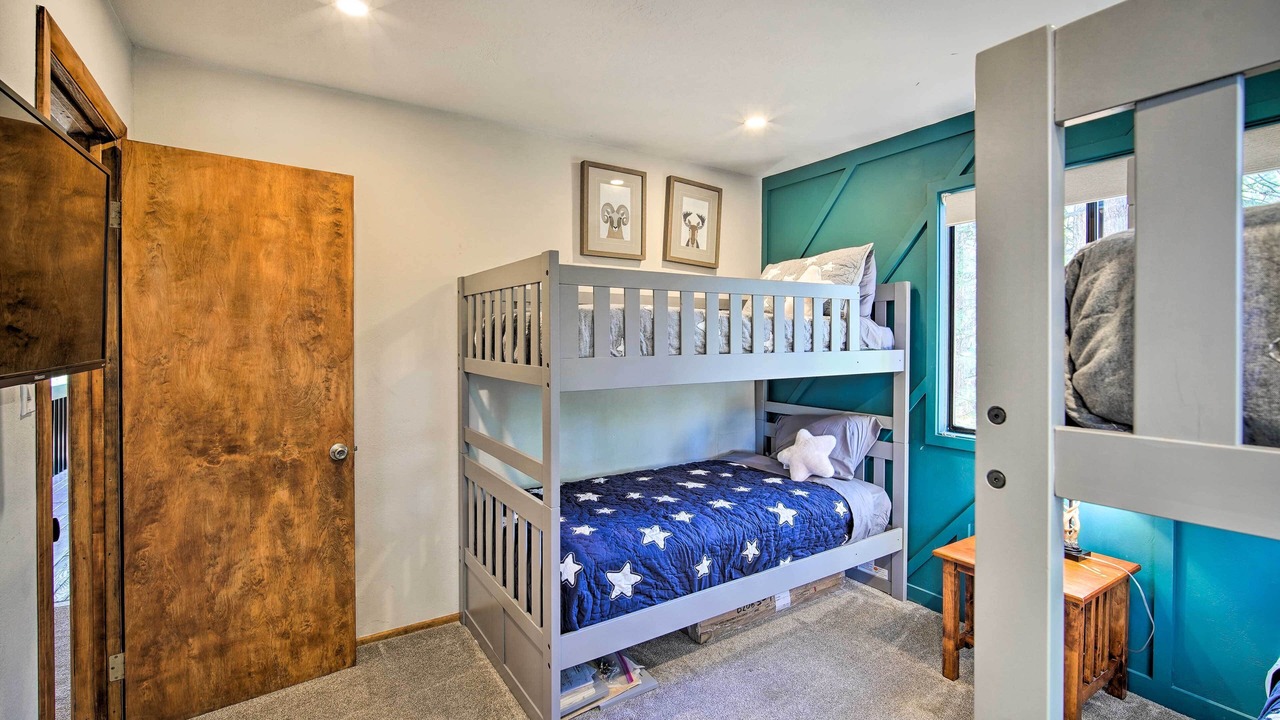 Photo of Bedroom in Moonridge