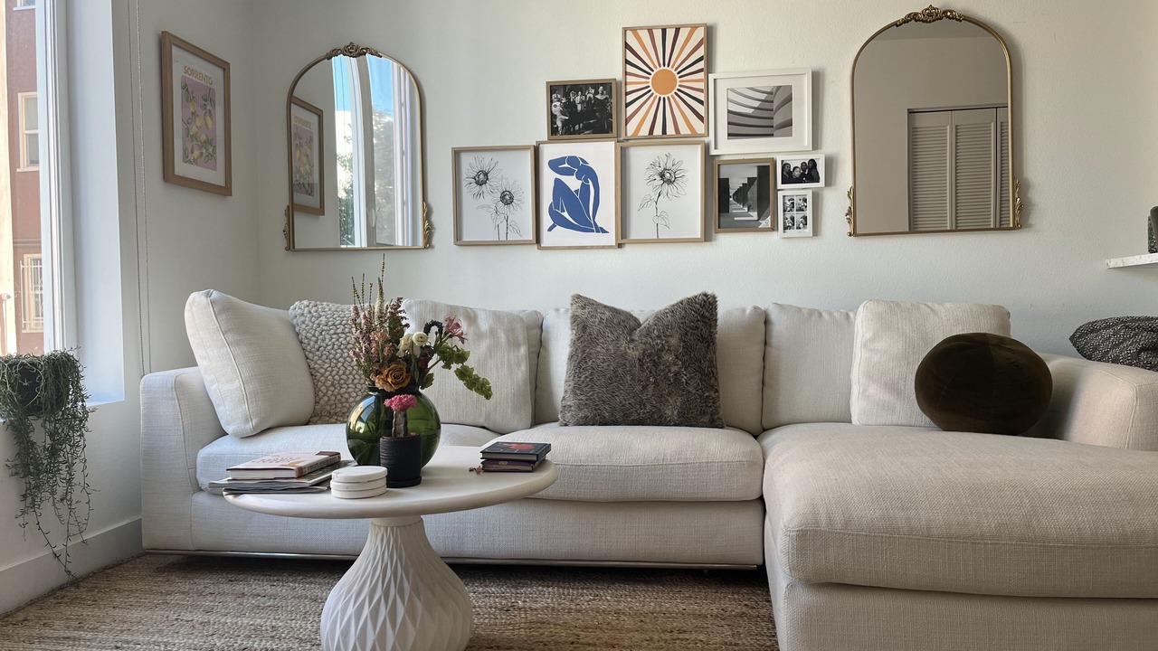 Photo of Livingroom in Pico-Union