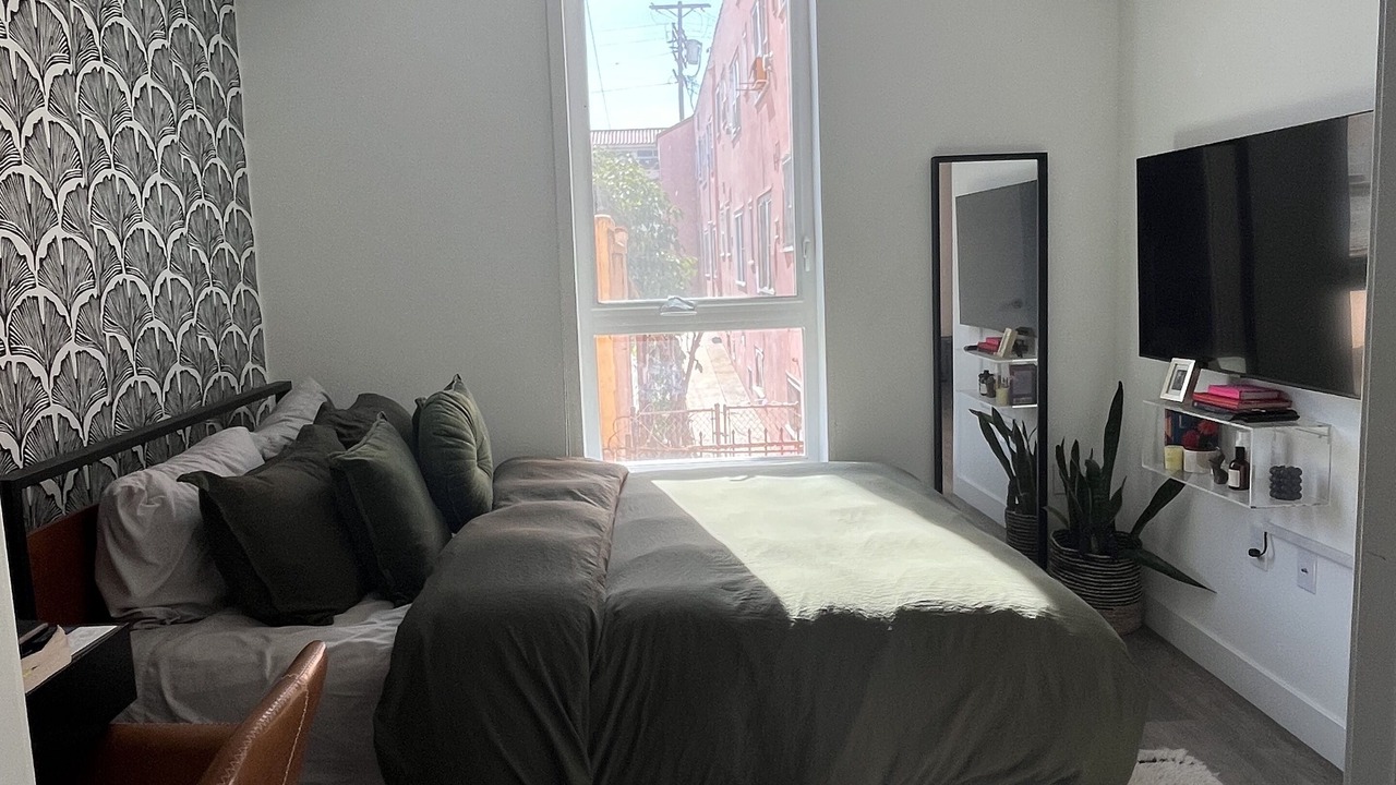 Photo of Bedroom in Pico-Union