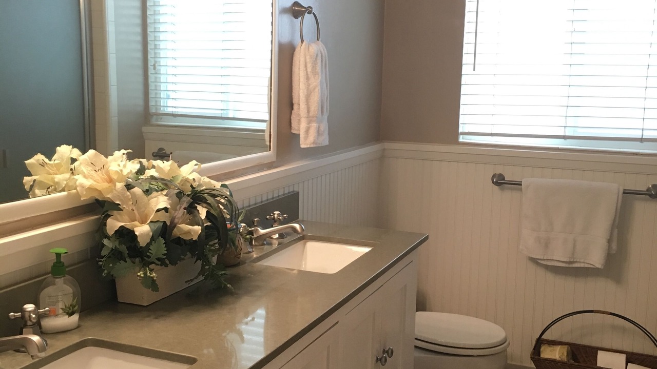 Photo of Bathroom in Gas Lamp Section