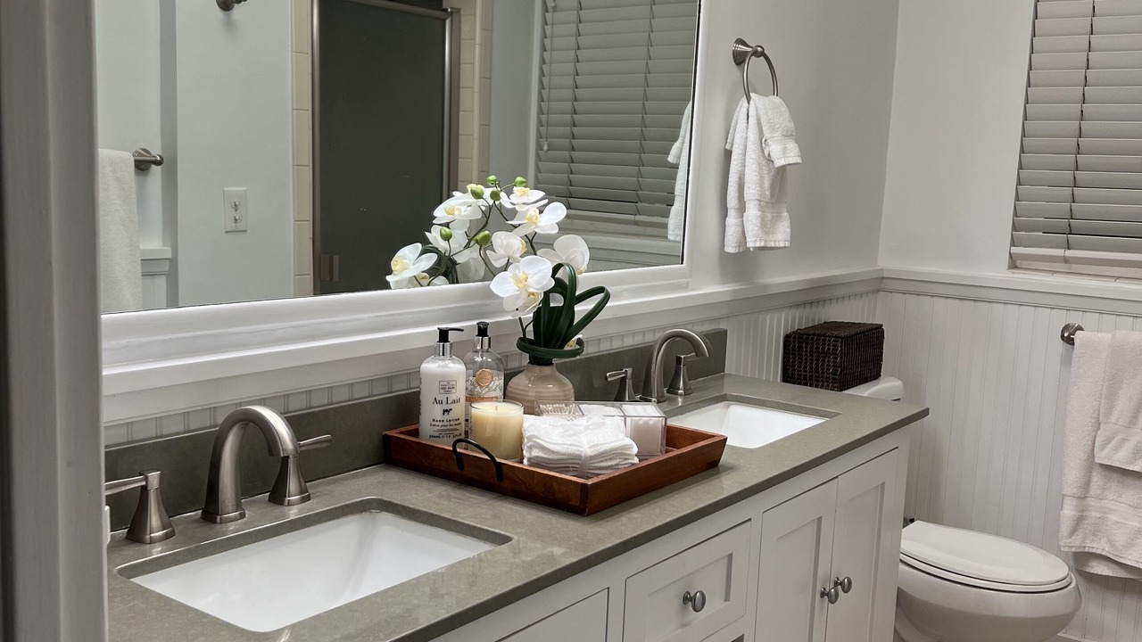 Photo of Bathroom in Gas Lamp Section