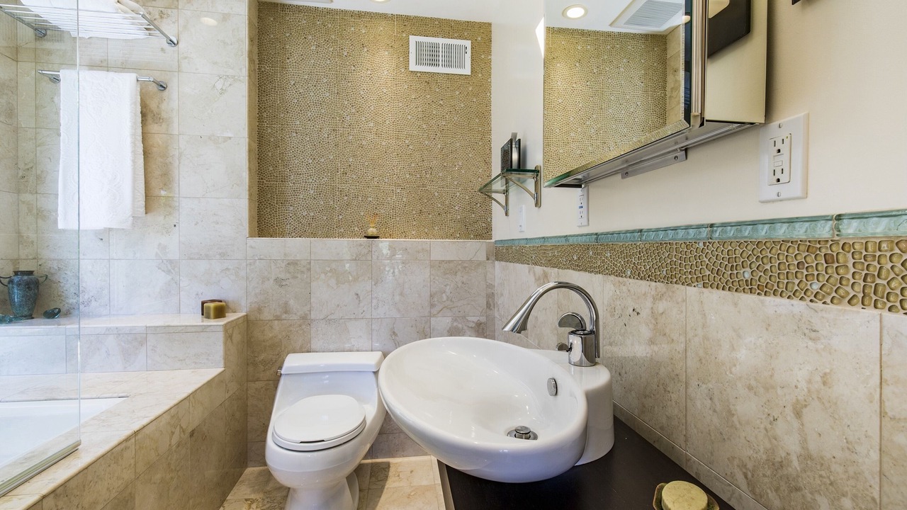 Photo of Bathroom in Jenner