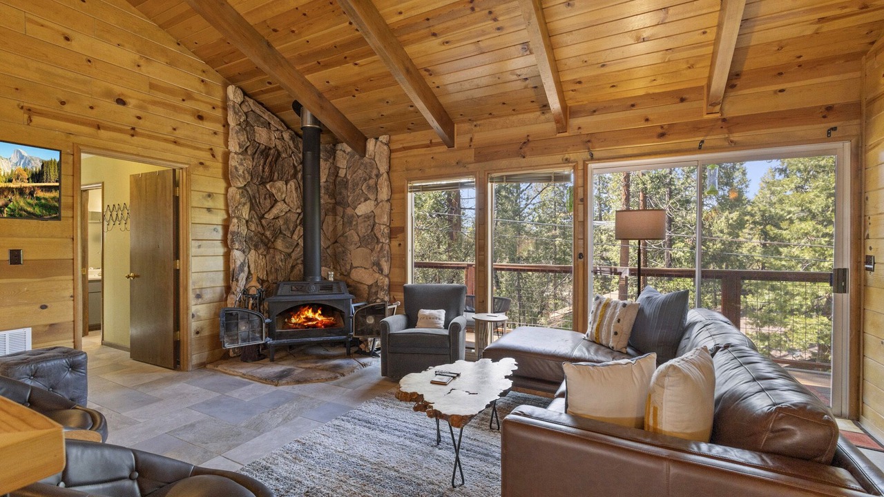 Photo of Livingroom in Twain Harte