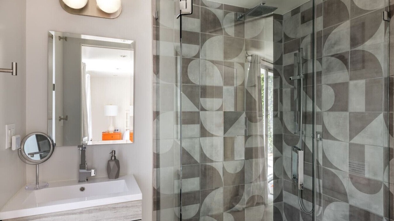 Photo of Bathroom in Racquet Club Estates