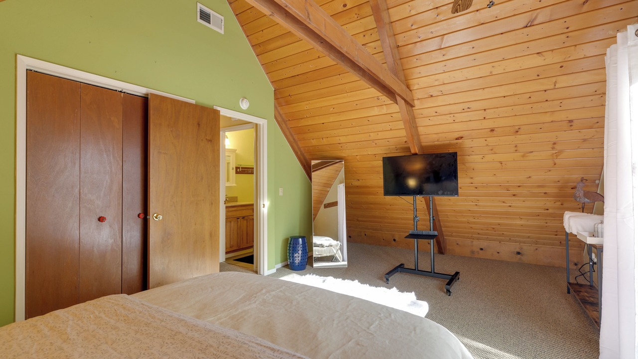 Photo of Bedroom in Groveland