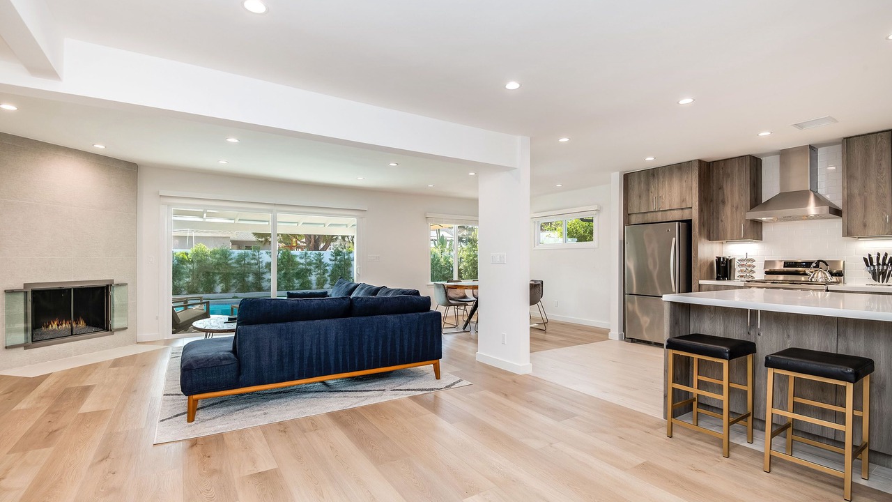 Photo of Livingroom in Encino